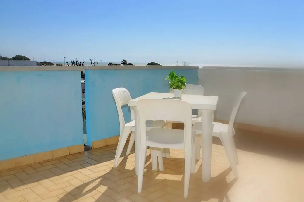 Bright and Functional Flat With Seaview Balcony