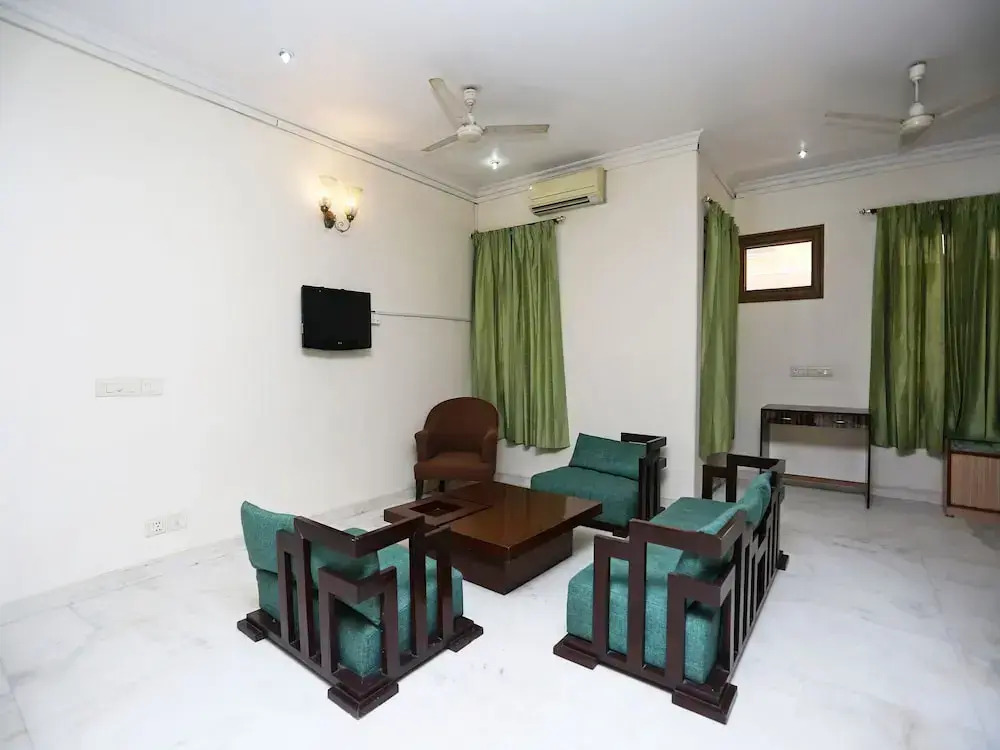 The Red Orchid By OYO Rooms