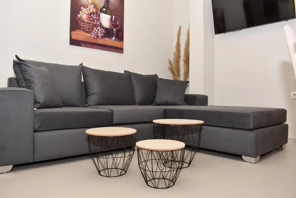 2 bedroom Villa with heated swimming pool-Spa whirlpool-BBQ
