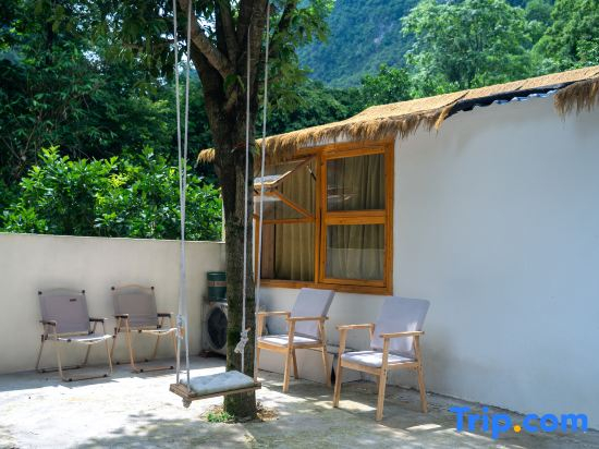 Village Islet & Chestnut Lodge - Yangshuo Yulong River Romance Park Location