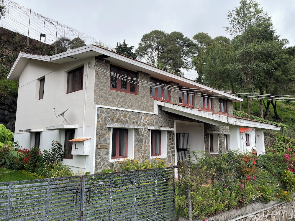 Nashika Villa by evaddo