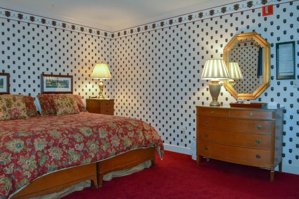 Oakmont Inn