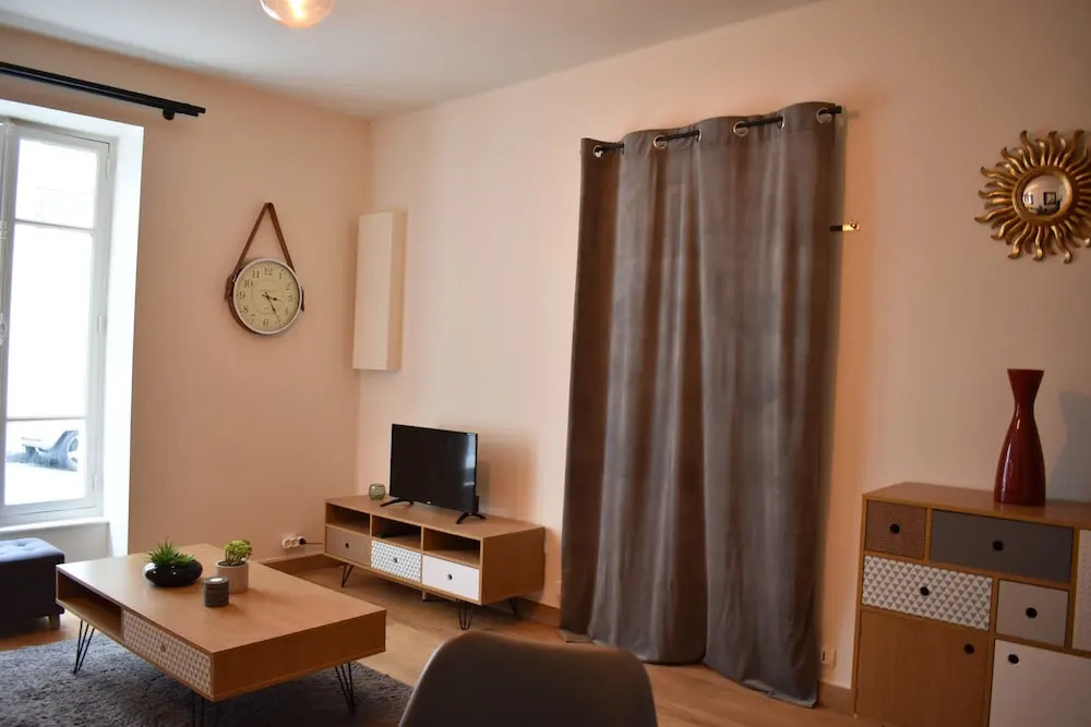 Spacious 1 Bedroom Apartment in Sacré Coeur
