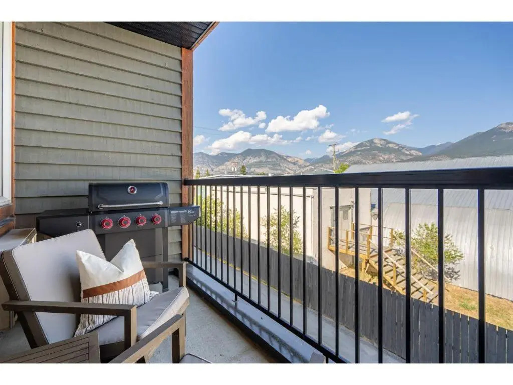 The Grizzly House I Sleep 7 I Patio & BBQ I 55 TV