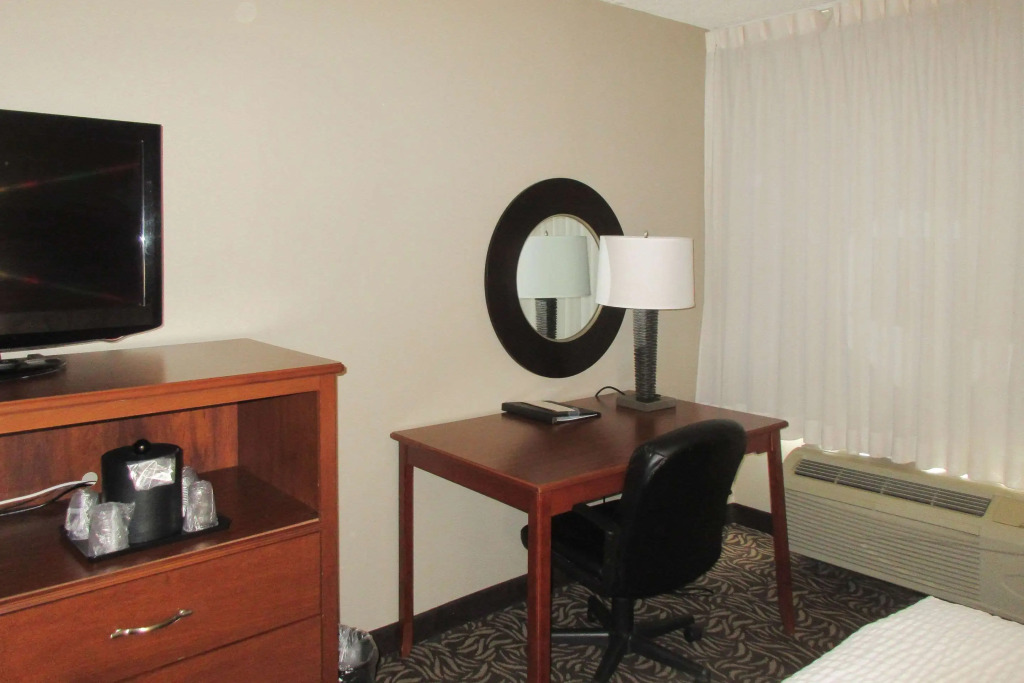 Clarion Inn & Suites Cortland - University Area