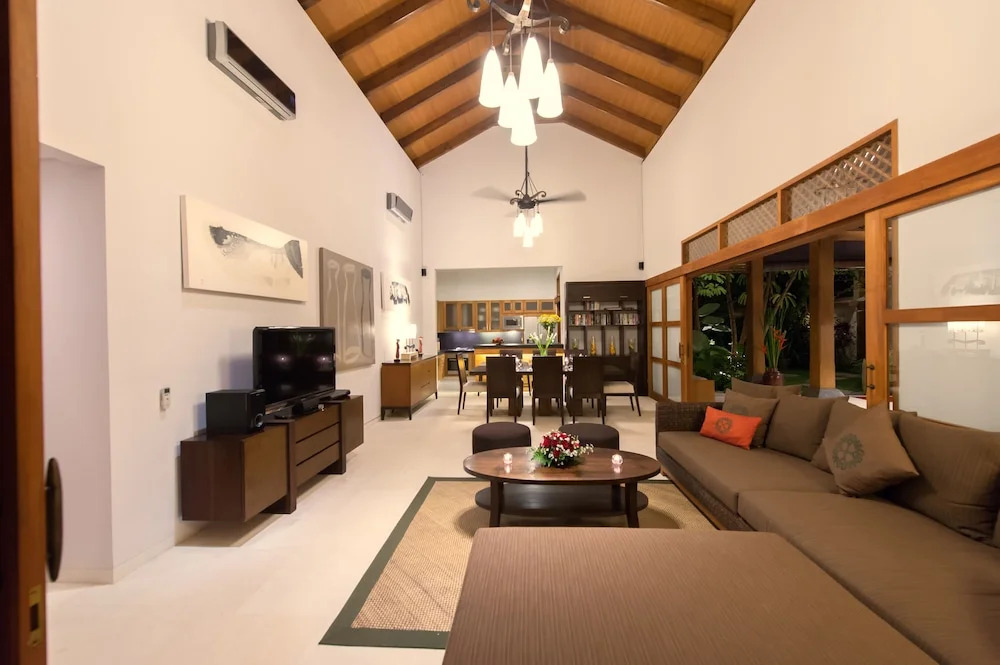 Villa 3br -100m to Kudetaseminyak Beach