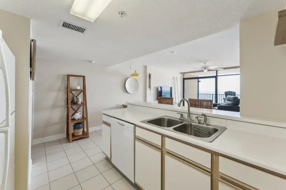 Stunning Ocean Views From The 10th Floor 1 Bedroom Condo