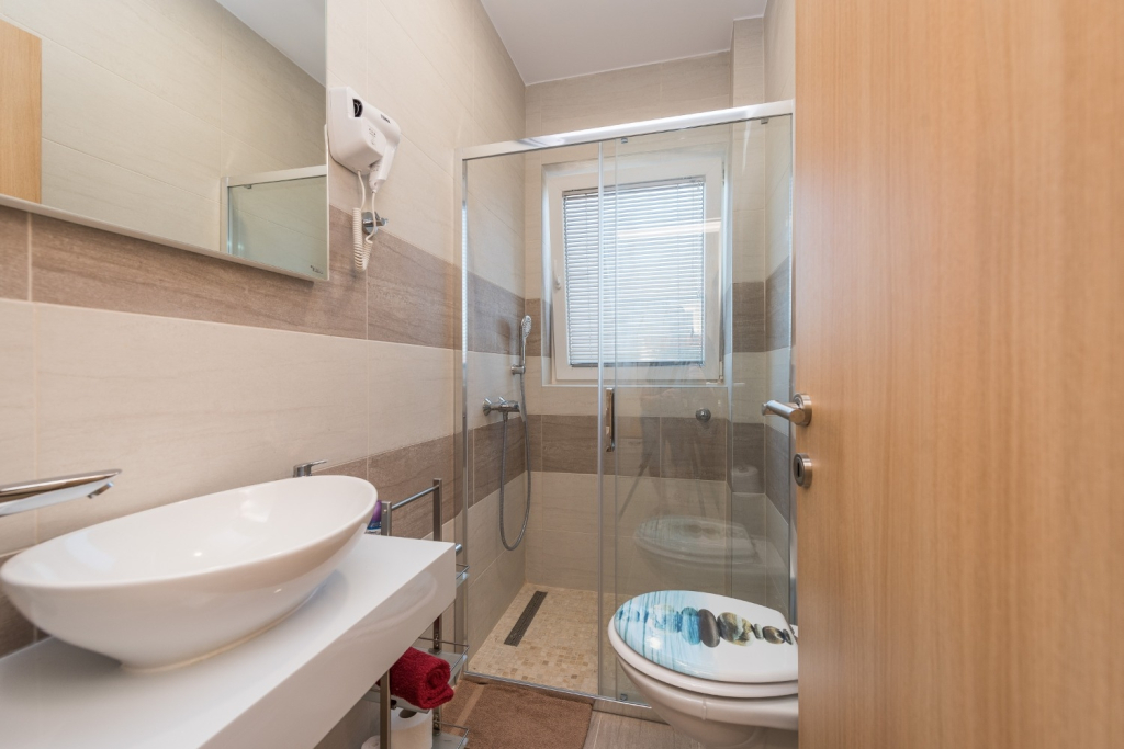 Room Tomo - open pool and pool for children: R1 Sukosan, Zadar riviera