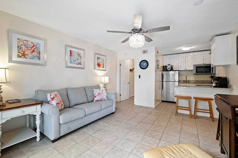 Walk to Bars & Shops: Resort Condo in Hilton Head!