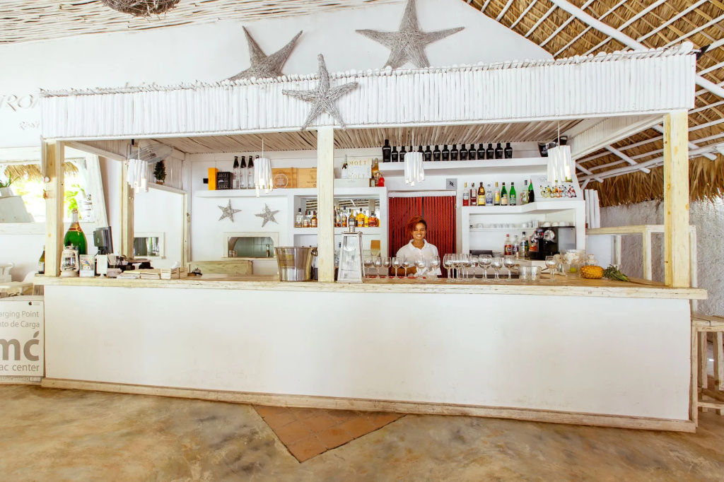 Tropicana Suites Deluxe Beach Club & Pool