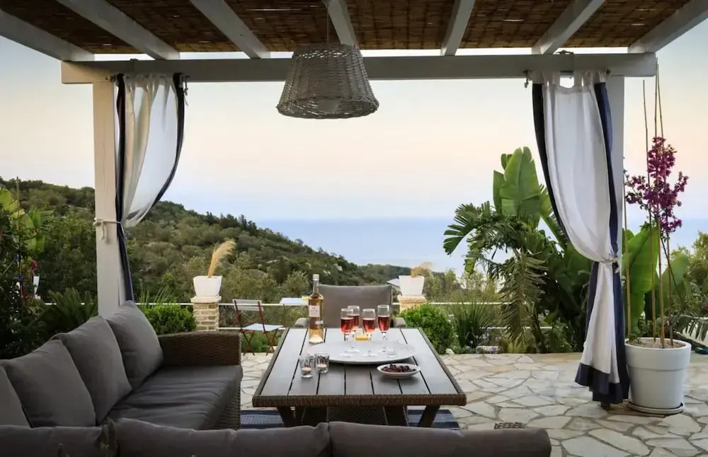 Juniper House - Charming 3 bed Villa With sea View