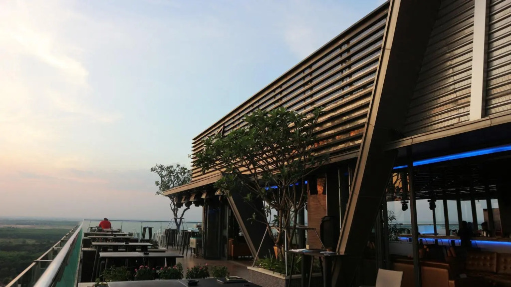 The Mira Central Park Hotel