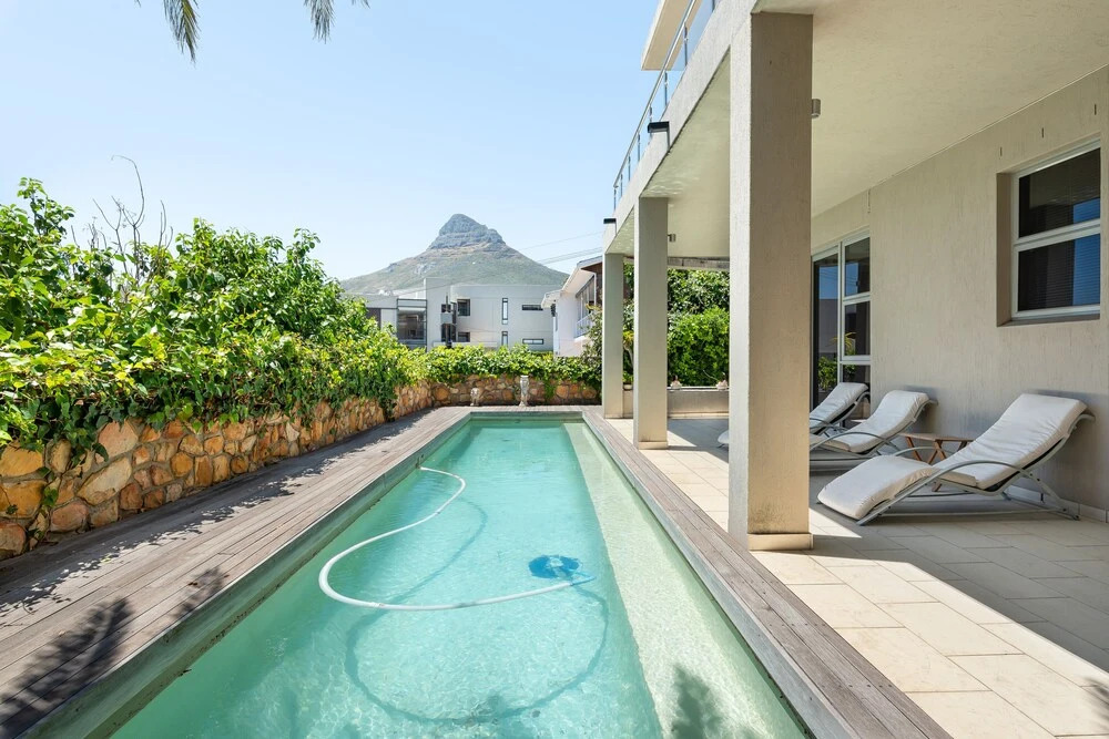 1st Cres Street 14