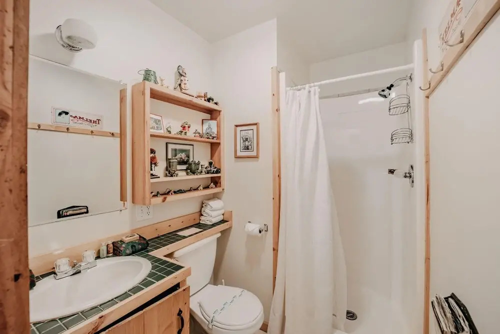 Baker Rim Cabin 32 - Cute, Private, 2-story Family Cabin