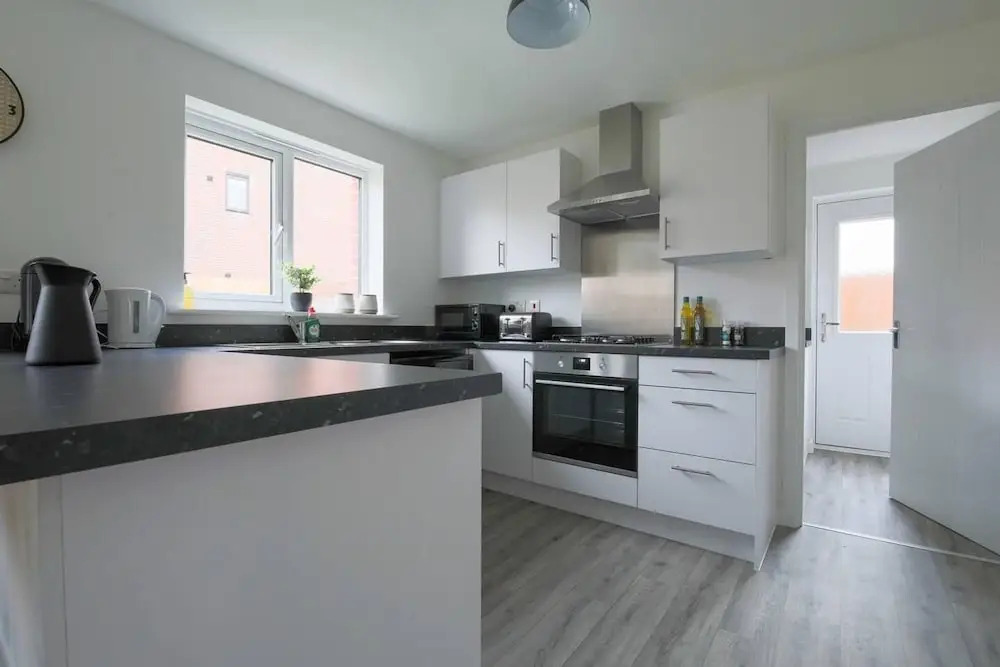 Beautiful 4-bed House 15 Mins to Cardiff & Newport