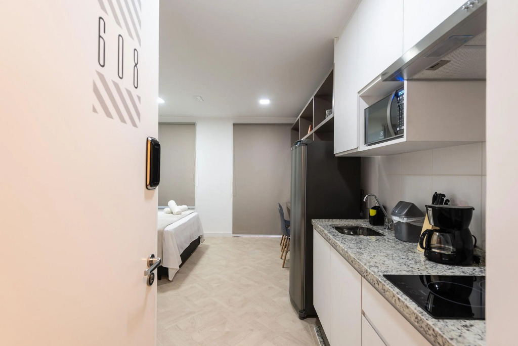 MiP6 - Studio em Pinheiros, próximo à Oscar Freire e ao metrô.