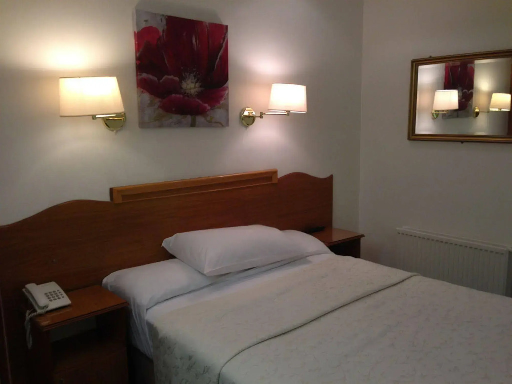 Dergvale Hotel