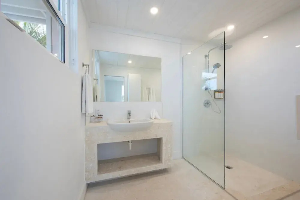 Veselka - Remodeled Home On Double Bay Beach 3 Bedroom Home
