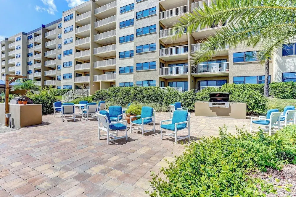 7th Floor, Corner Property on the top Floor With Easy Beach Access Exclusive Fishing Pier