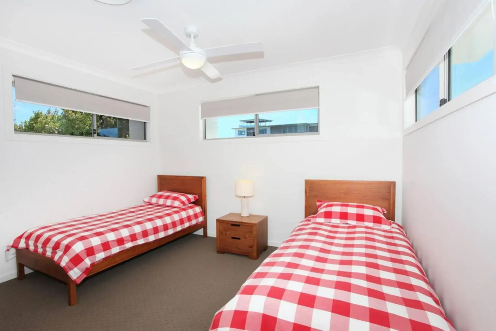 15 Wave Crescent Mount Coolum - Pet Friendly, WIFI, Foxtel, Linen Included