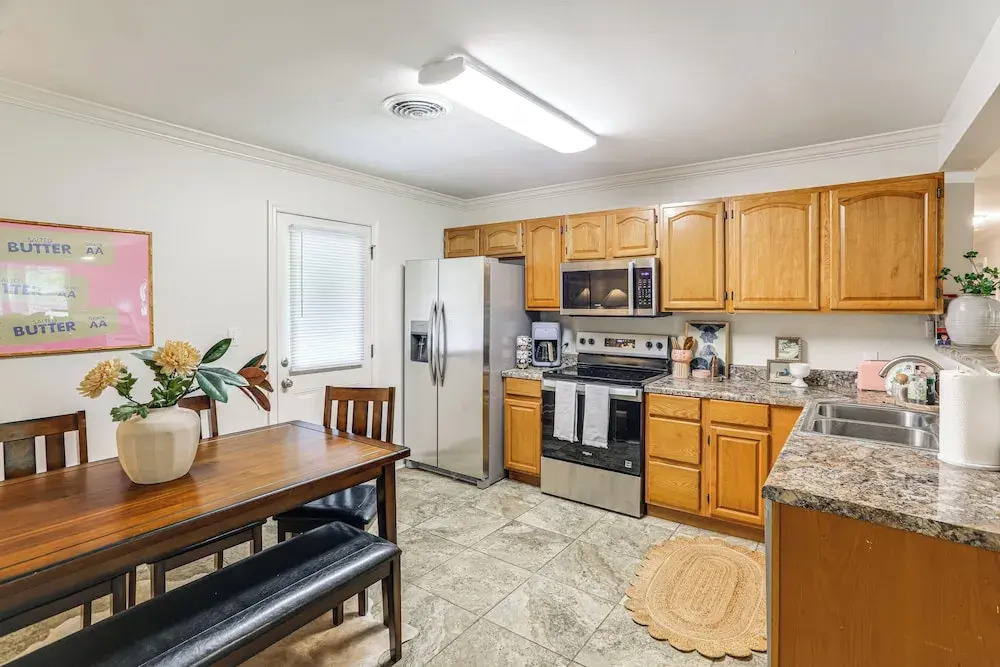 < 1 Mi to Ole Miss & The Grove! Charming Getaway