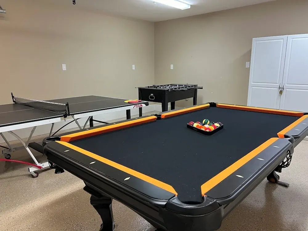 Highly Upgraded, 5 Bed, 4.5 ba, New Pool W/jacuzzi, 1/2 Mile Walk to Disney