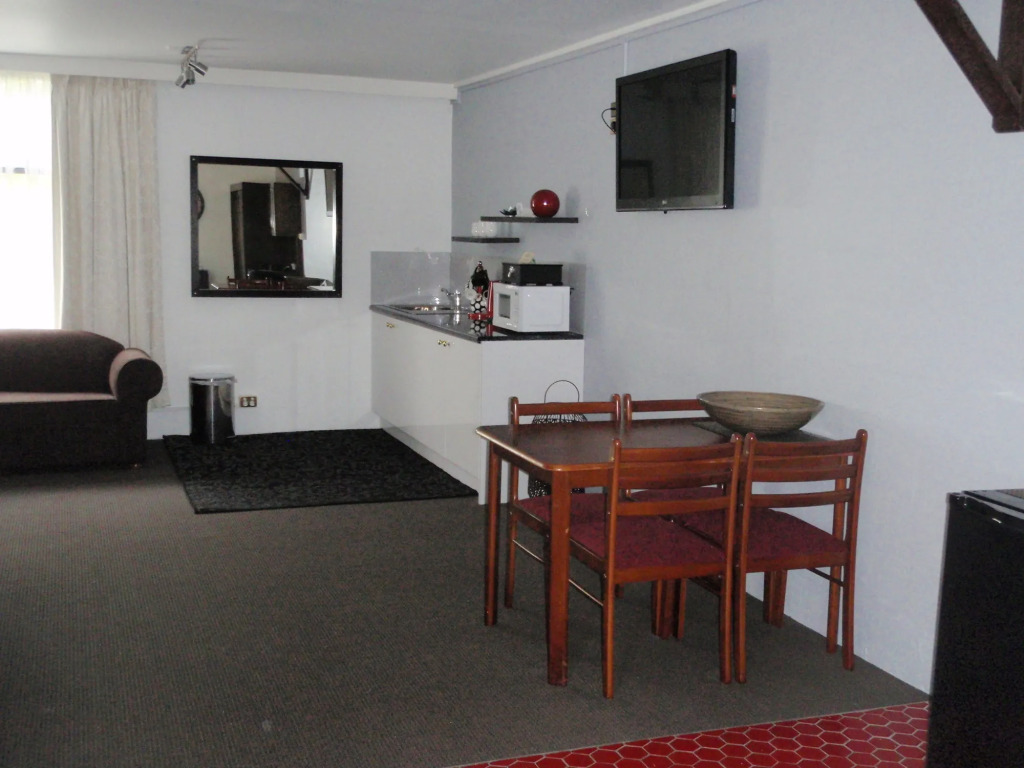 West Coaster Motel