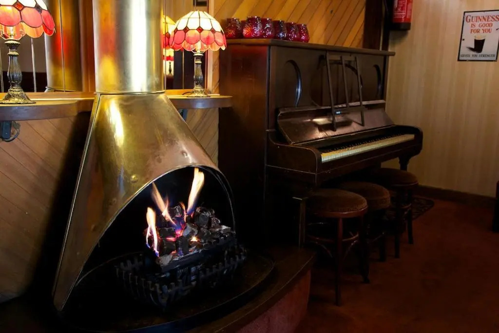 Tully's Hotel