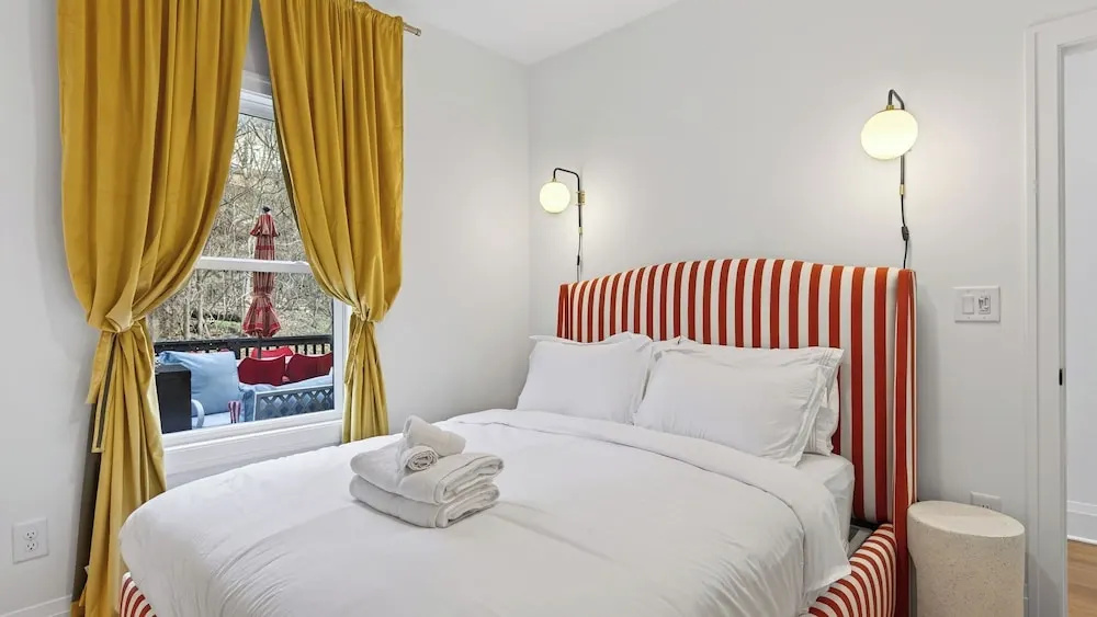The Great Gatsby and Girls Night Out by Avantstay Sleeps 24 + Hot Tub + Speakeasy Lounge + Lux Kareoke + Near Downtown