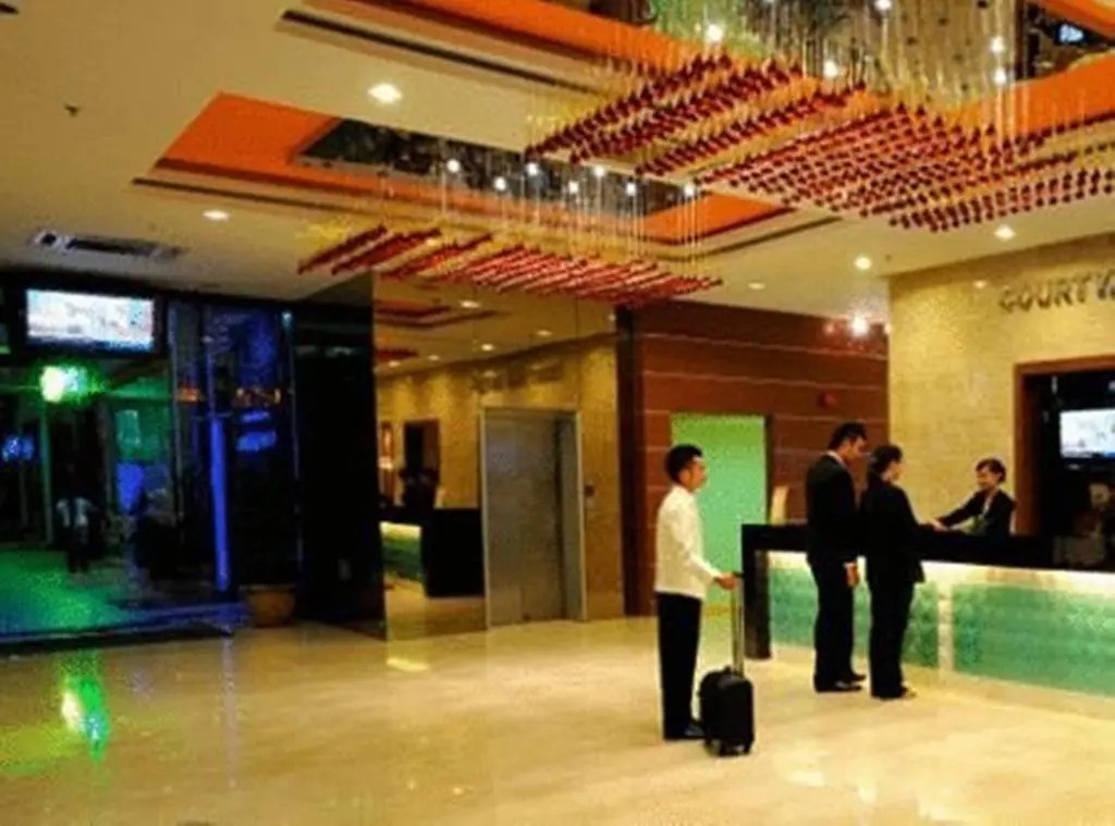 Courtyard Hotel 1Borneo