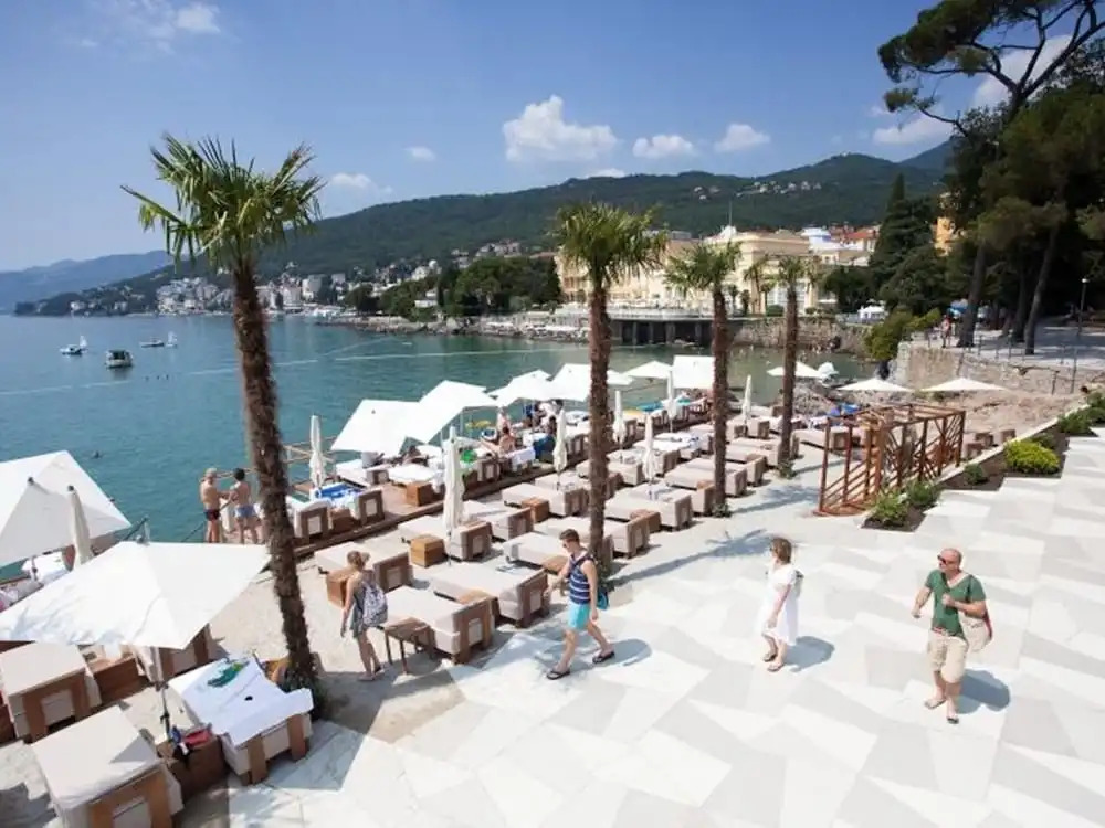 Adorable Studio Apartment 200 Meters Distant From the Beach !