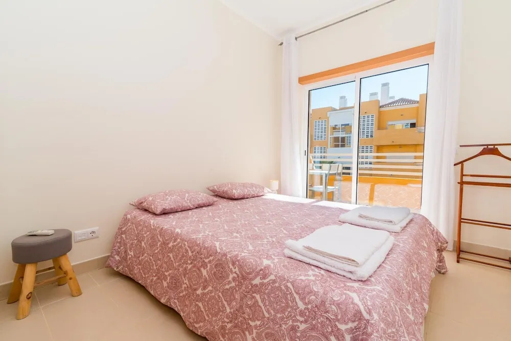 15min walk to Cabanas center, Pool, Wifi, Bbq and air-conditioning