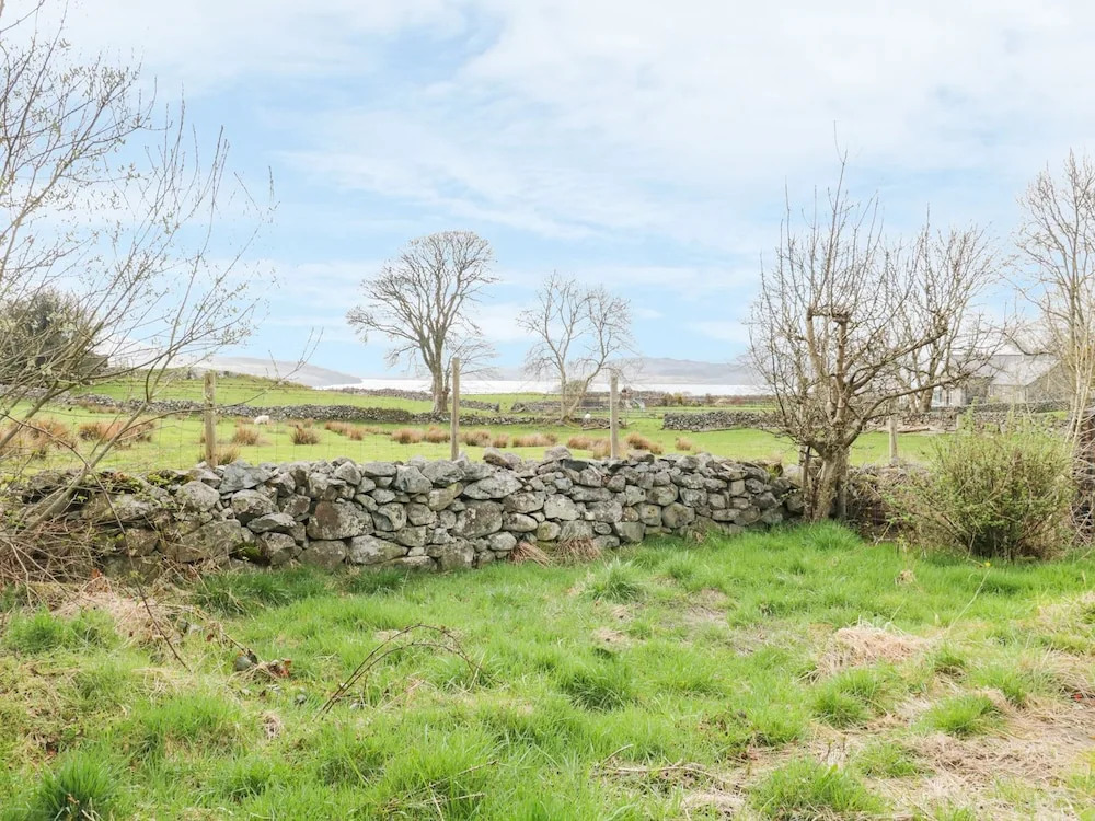 8 Pen Y Garreg