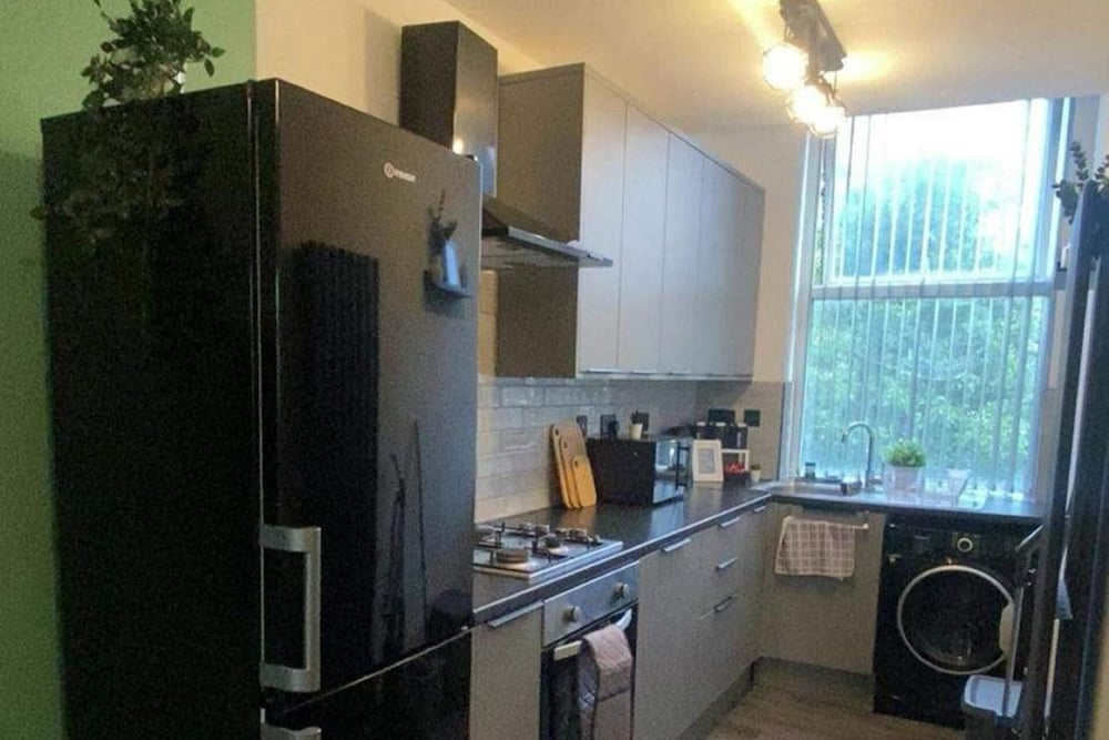 2 Bed Flat - Sleeps 5 - Parking - Wifi