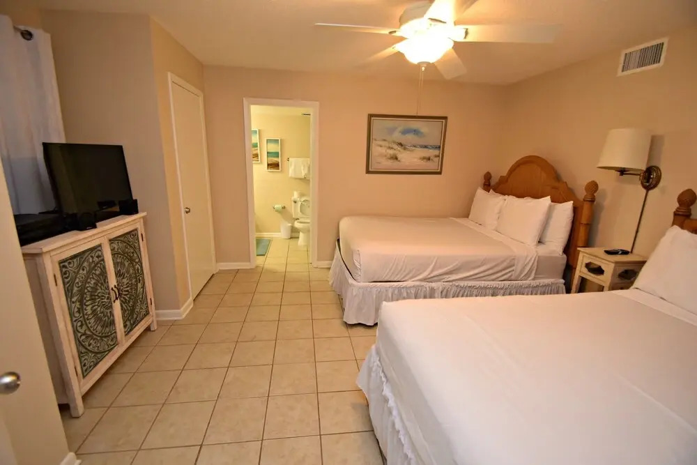 Phoenix East 510 2 Bedroom Condo by RedAwning