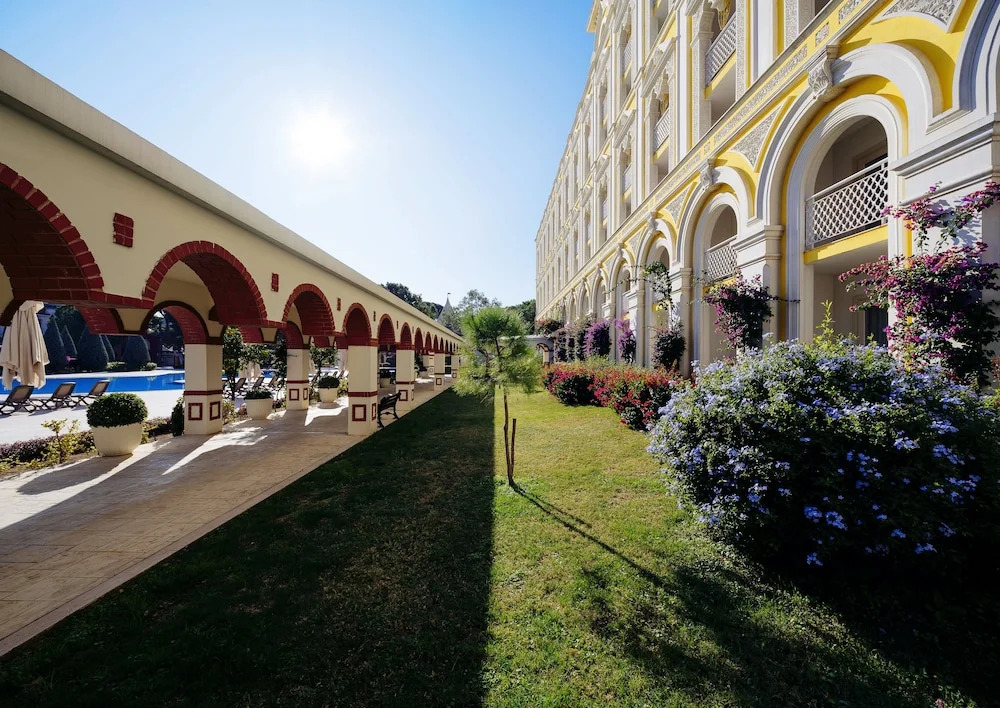 WOW Hotels