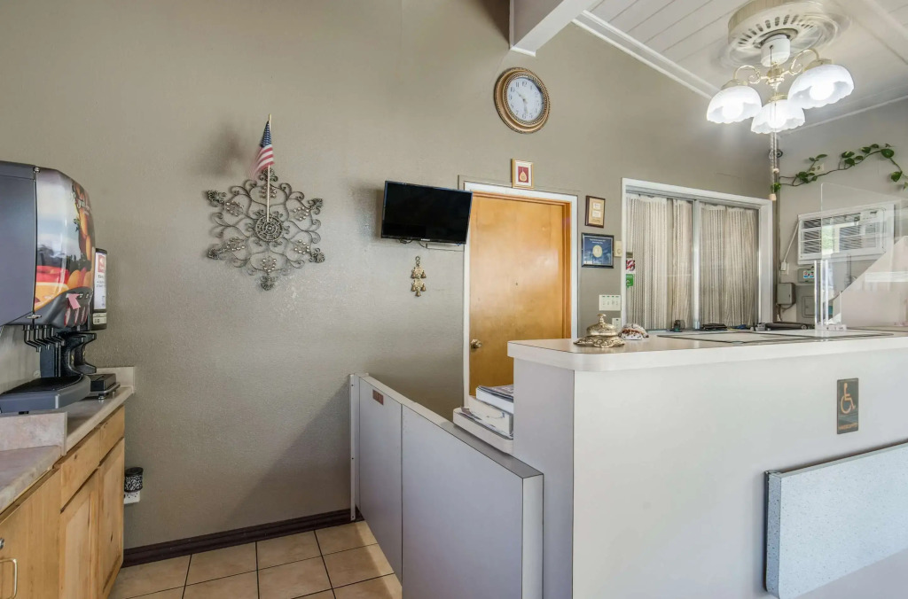 Econo Lodge Inn & Suites Yreka