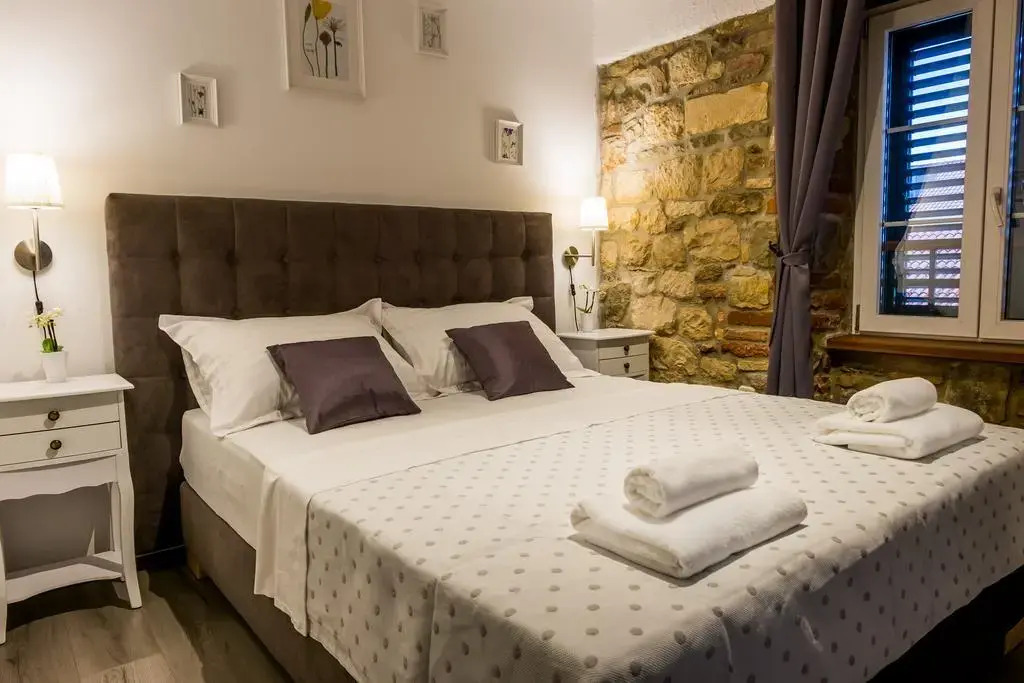 XIV Century Rooms