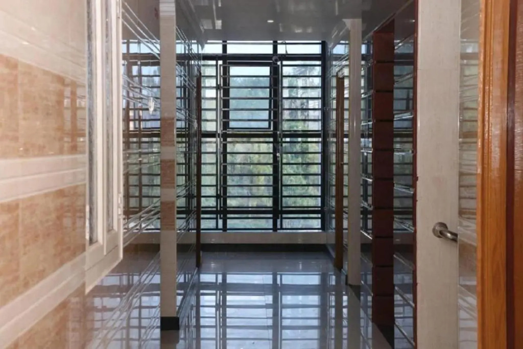 Saravanas Lodge