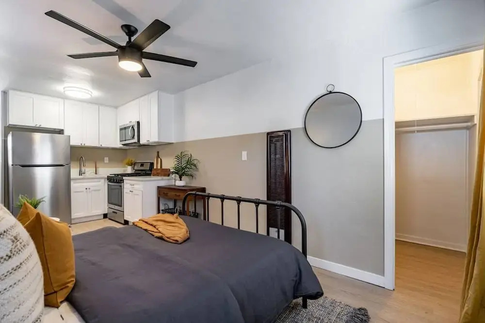 Live Like a Local - Studio With Huge Backyard