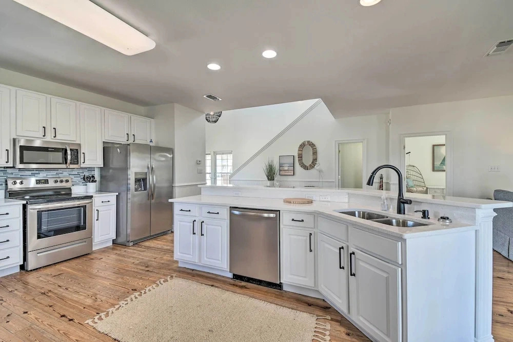 Pool Access & Steps to Beach: Coastal Getaway
