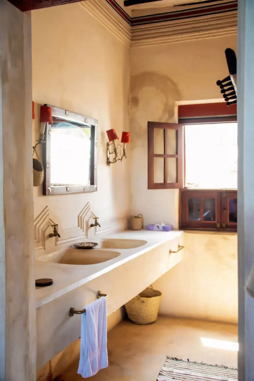 LAMU HOUSE