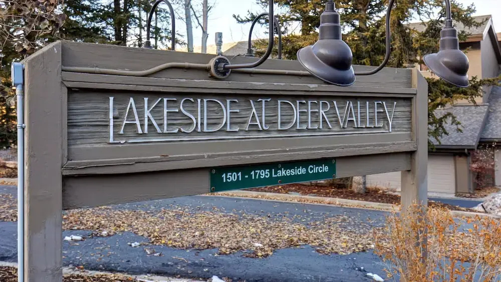 1687 Lakeside 3 Bedroom Home by RedAwning