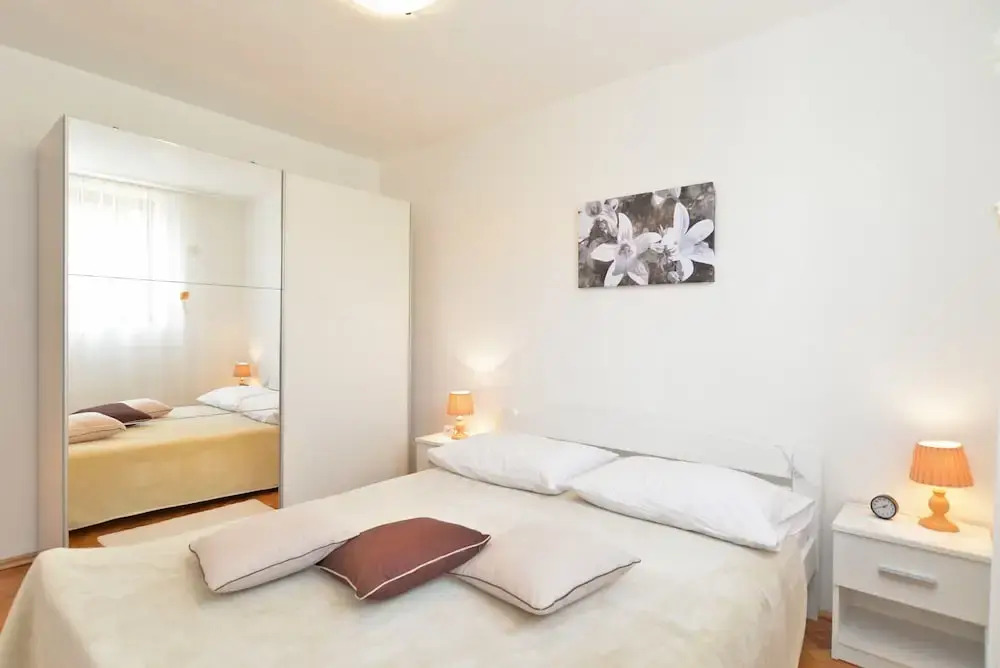 Apartment 1375