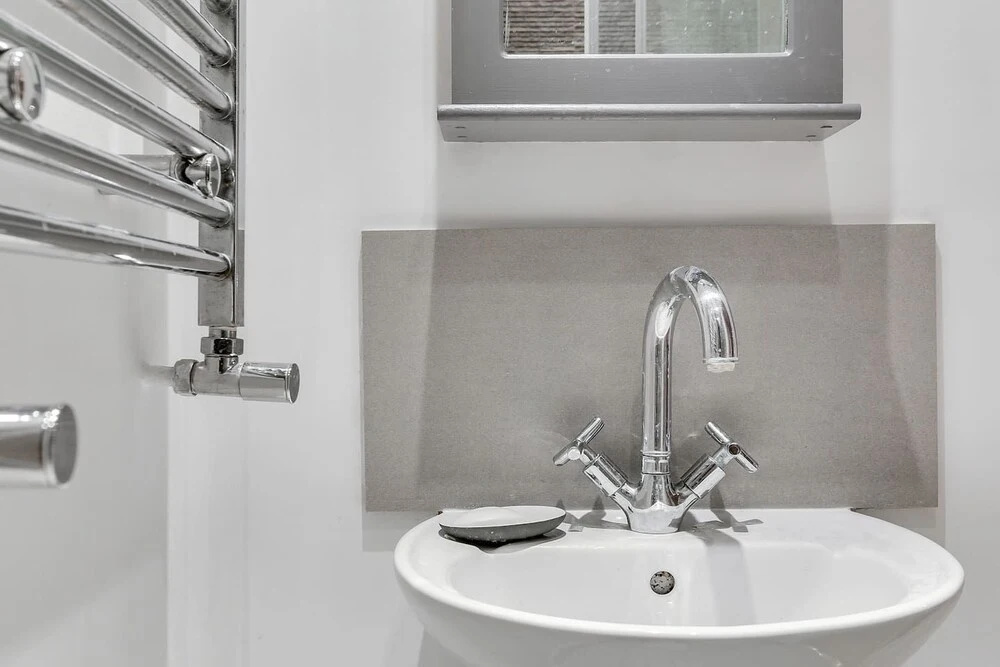 Bright 1BR in Earls' Court W/patio