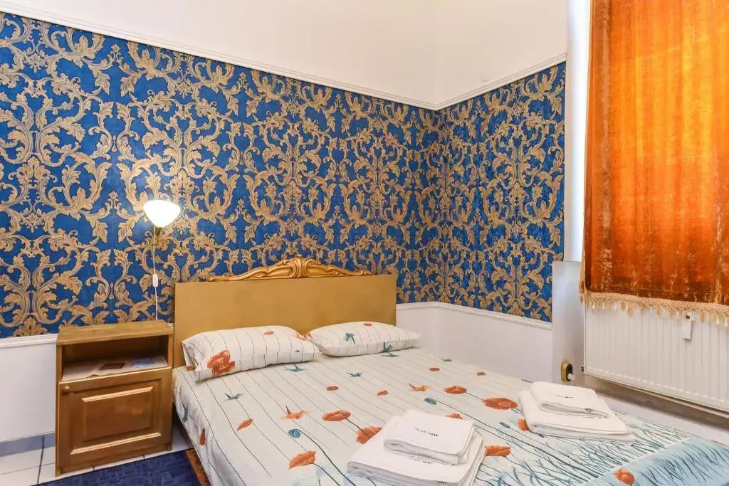 Historical Lion's Bridge 1-Bedroom Apartment