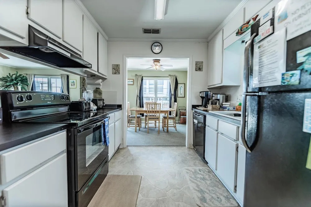 Seafari - 106 Portier Ct