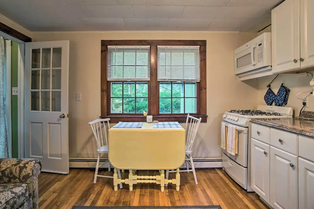 South Yarmouth Cottage ~ Half Mi to Beaches!