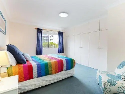2 'Paradiso', 4 Laman Street - beautiful unit with stunning water views & pool