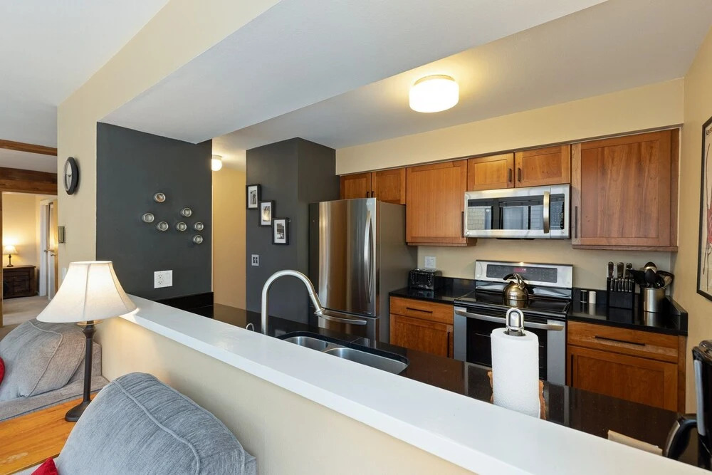 Edgewater 1444 1 Bedroom Condo by Redawning